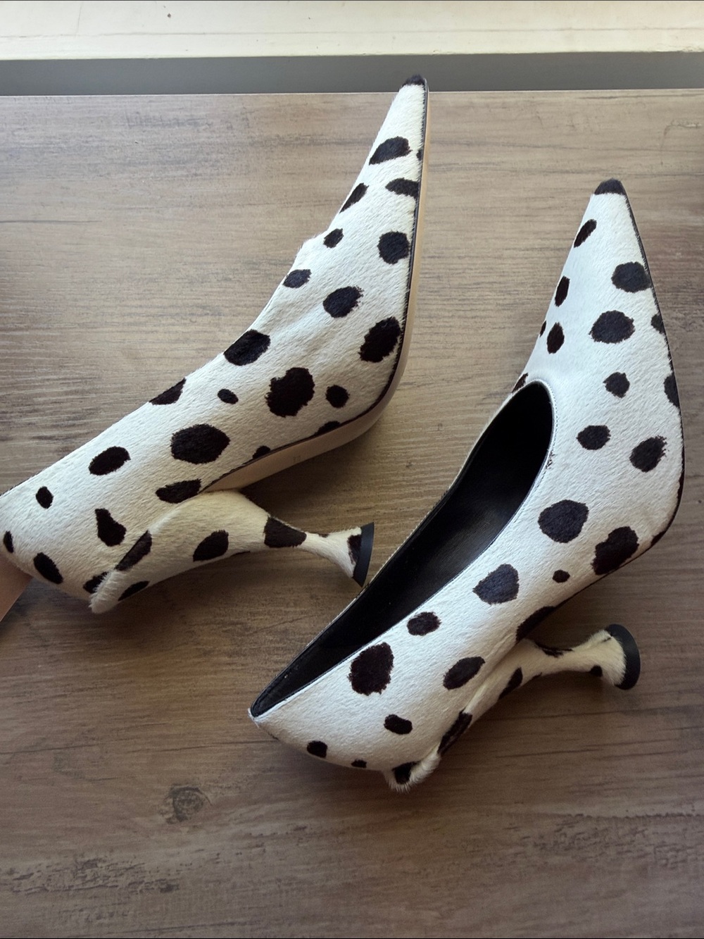 NWT Burberry Ava Cream & Black Dalmatian-Spot Pointed-Toe Pumps - Picture 6 of 12